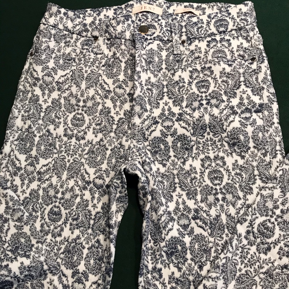 Jen7 jeans style blue/white patterned pants
